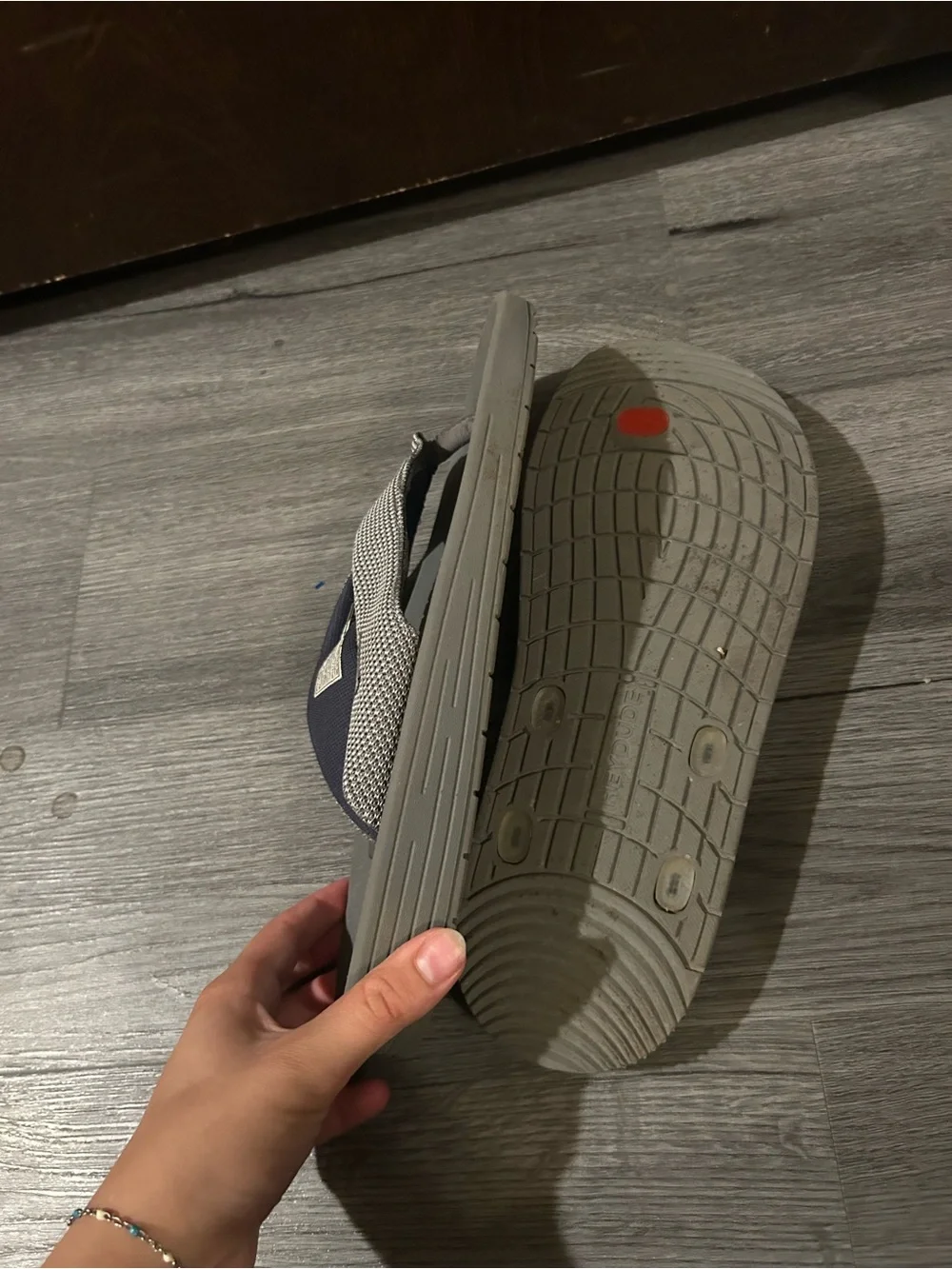 Hey Dude Men’s Gray Textured Fabric Flip-Flop Sandals